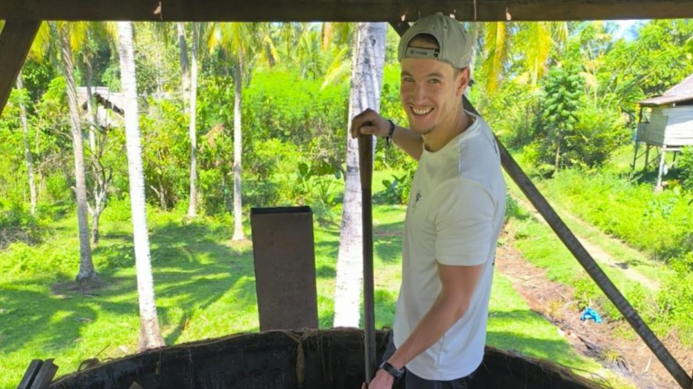 International intern learning Indonesian patchouli cultivation in Sulawesi